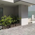 Jesolo Appartamenti F2 - Black&White