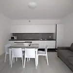 F2 - Black And White Apartment Lido di Jesolo