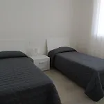 Apartment F2 - Black And White Lido di Jesolo