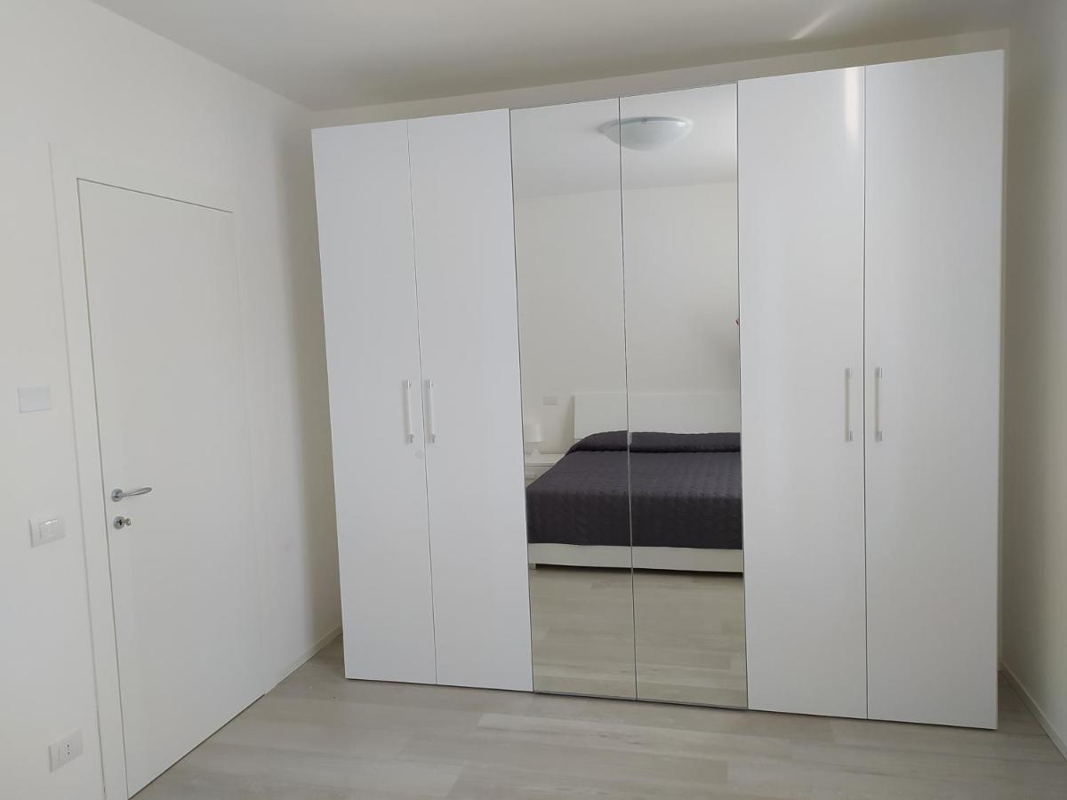 Apartment F2 - Black And White